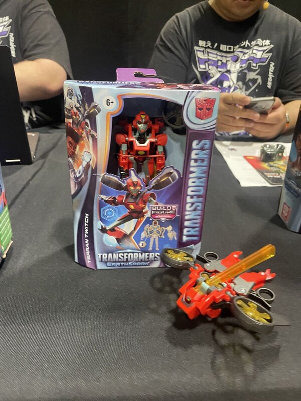 Transformers Earthspark Package Image  (4 of 16)